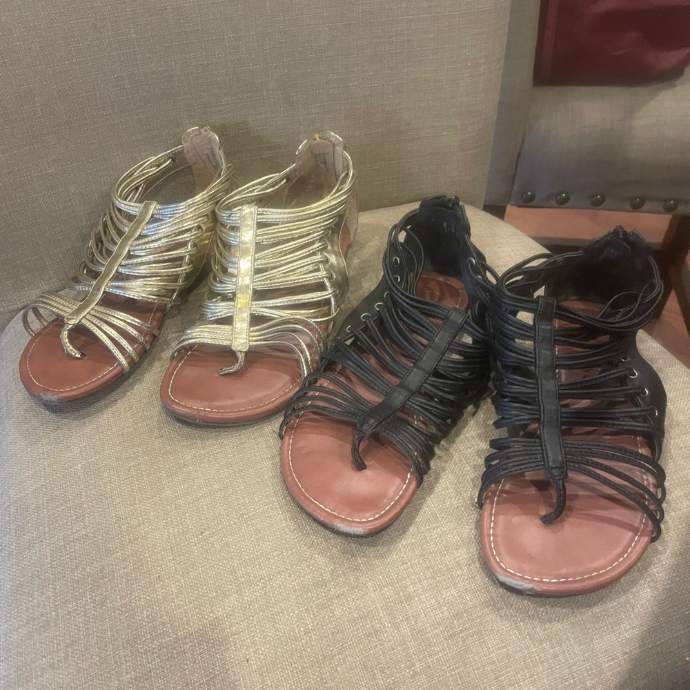 Xhilaration sandals size 3 gold and black bundle